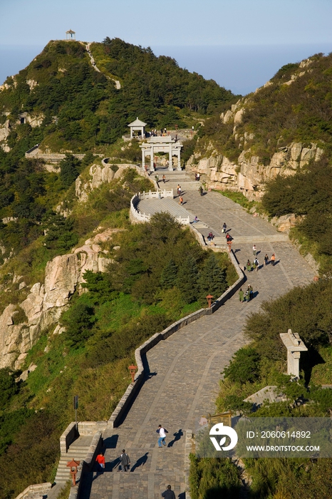 山东泰山上的庙