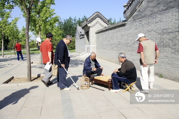 东方老人生活