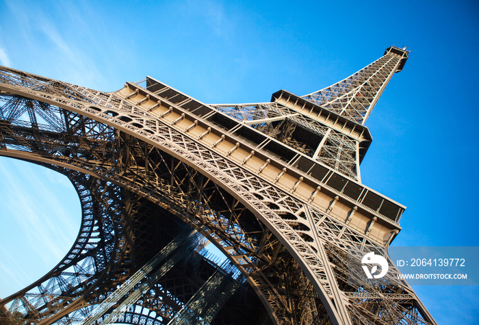法国巴黎埃菲尔铁塔日景