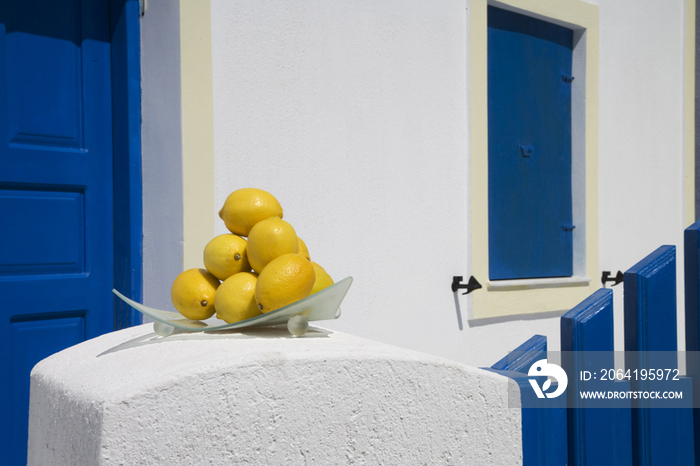 Greece, Cyclades, Santorini, Oia,lemon