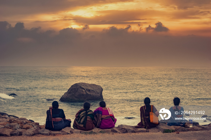 塔米尔纳德Kanyakumari印度洋海岸的日落景观
