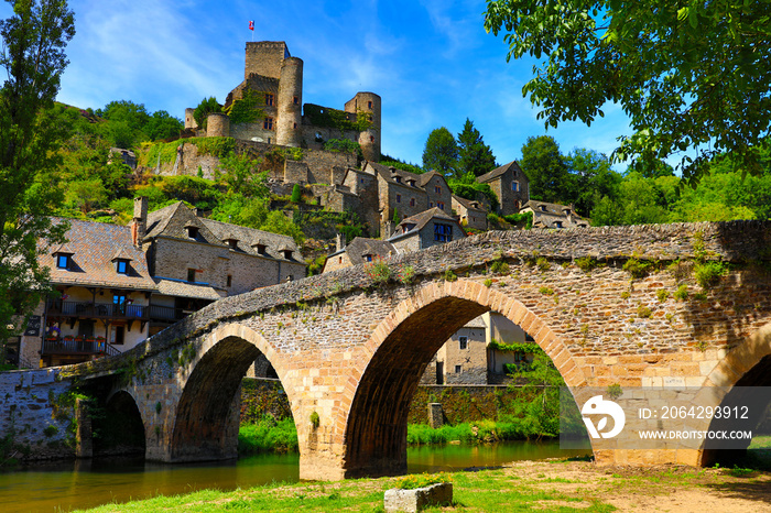 Belcastel-法国Aveyron美丽的著名旅游村