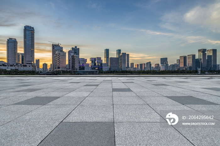 全景天际线和空平方楼的建筑。