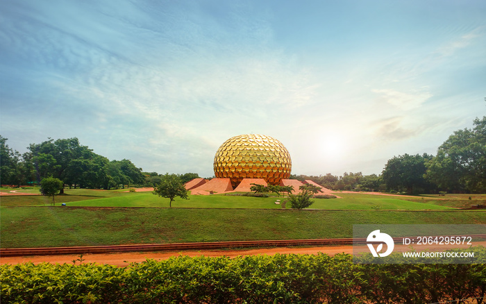 Matrimandir-印度泰米尔纳德邦Auroville的金色寺庙