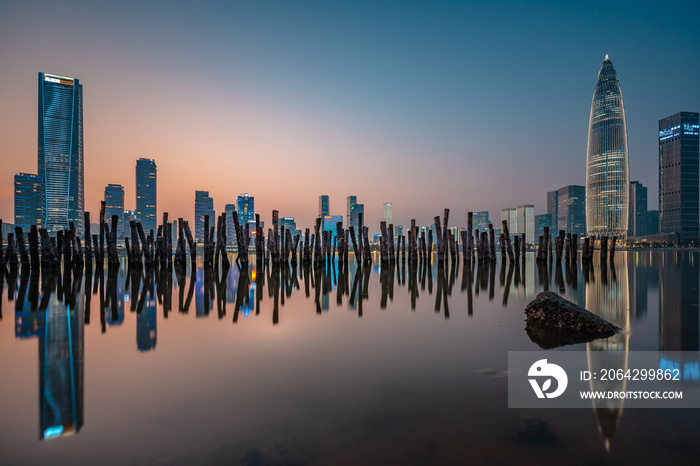 中国繁华富裕的深圳市夜景