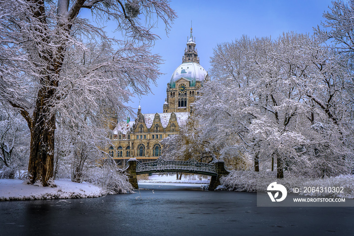 Neues Rathaus von Hannover bei Schnee