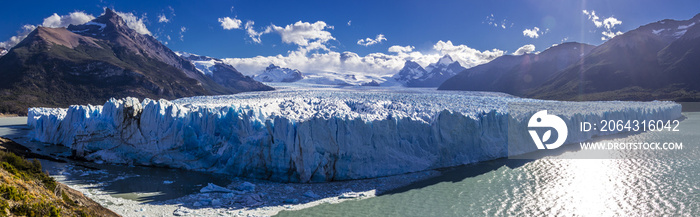 佩里托-莫雷诺冰川，来自巴塔哥尼亚南冰原的数百座冰川之一，