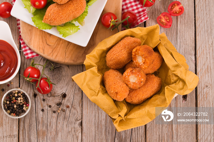 Supplì, italian fried rice balls.