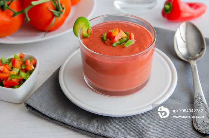 Gazpacho，由生的混合蔬菜制成的番茄汤。传统的西班牙凉汤
1221381982,锐化器图标。网络锐化器矢量图标的简单说明