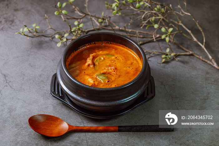 清谷江，韩国风味浓郁的豆酱炖肉：用一种叫做