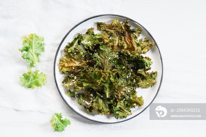 Kale chips with white sesame