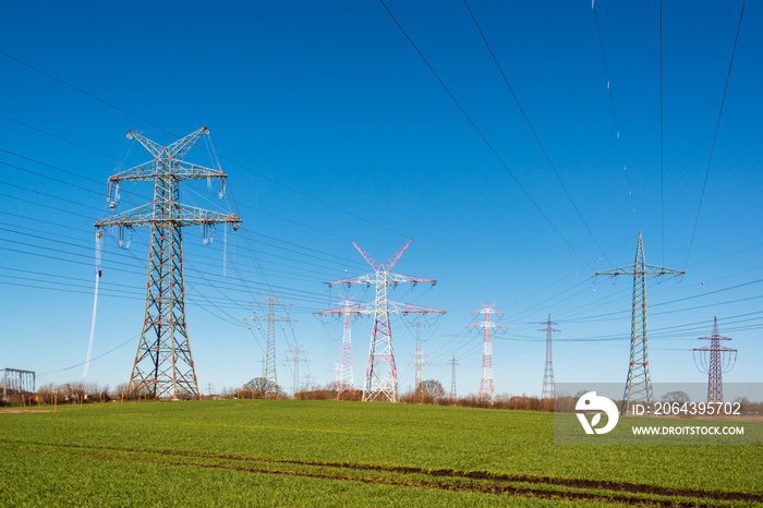 Zurzeit finden die Arbeiten am Ausbau der Stromleitung Mitteachse in der Nähe von Rade am Nord-Ostse