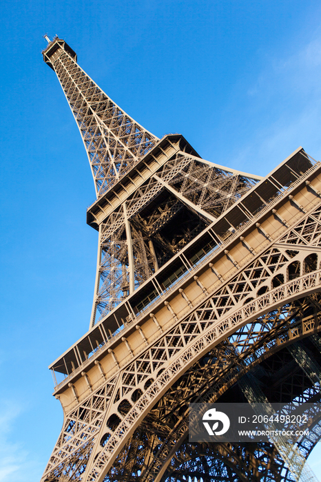 法国巴黎埃菲尔铁塔日景