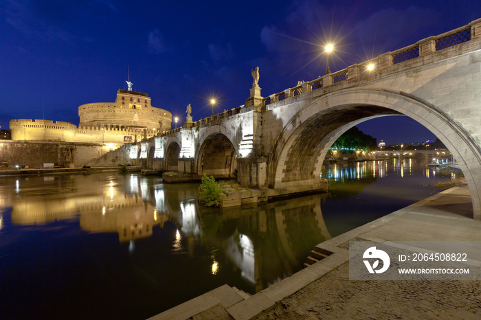 罗马的老桥和圣安吉洛城堡