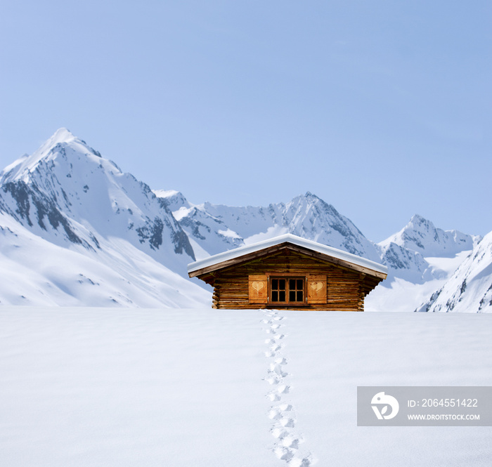 滑雪小屋的脚印