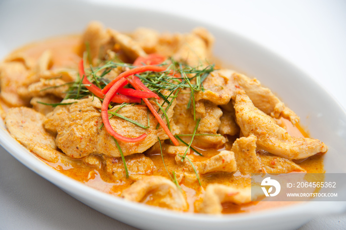 干红猪肉椰子咖喱(Panaeng):著名的泰国食物