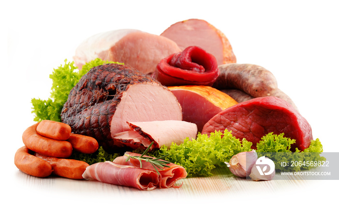 肉类产品，包括火腿和香肠隔离在白色