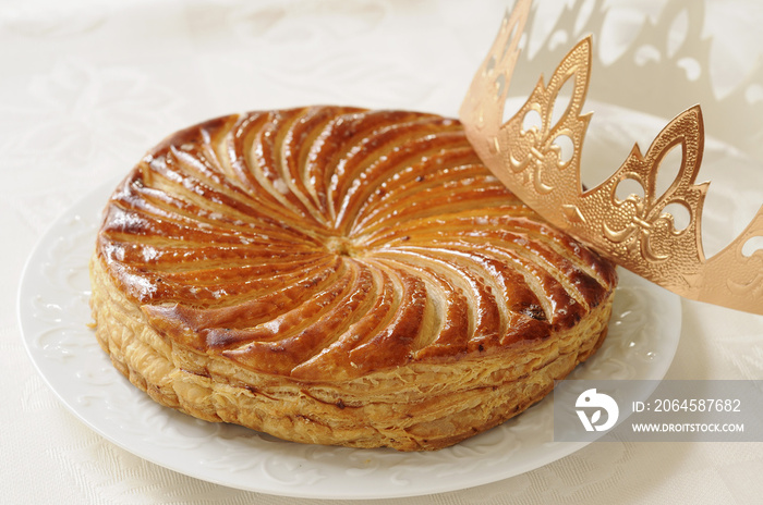 Galette des rois et couronne