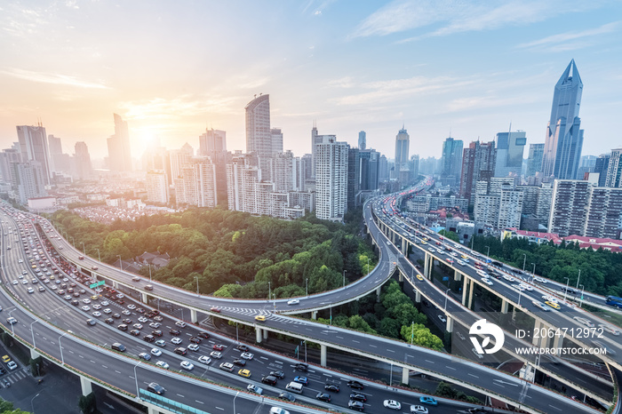 city viaduct in rush hour