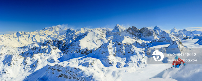 在美丽的冬雪中滑雪，欣赏瑞士著名山脉的壮丽景色Mt Fort.The matterhorn