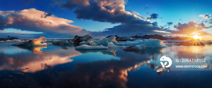 Sunrise in Jokulsarlon. iceland ice lagoon of jokulsarlon in the morning in summer or winter. Blue i