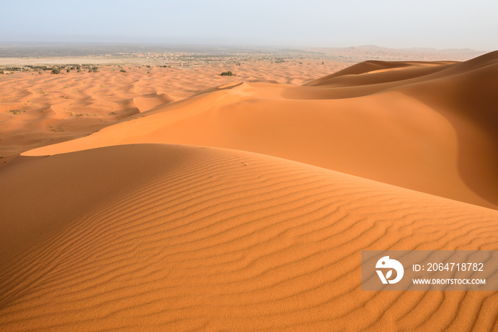 摩洛哥默佐加撒哈拉沙漠的沙丘
