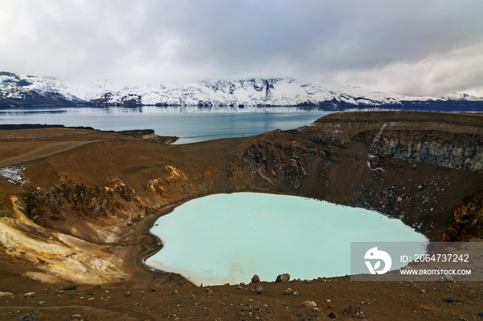 冰岛阿斯克雅火山口的地热湖Viti