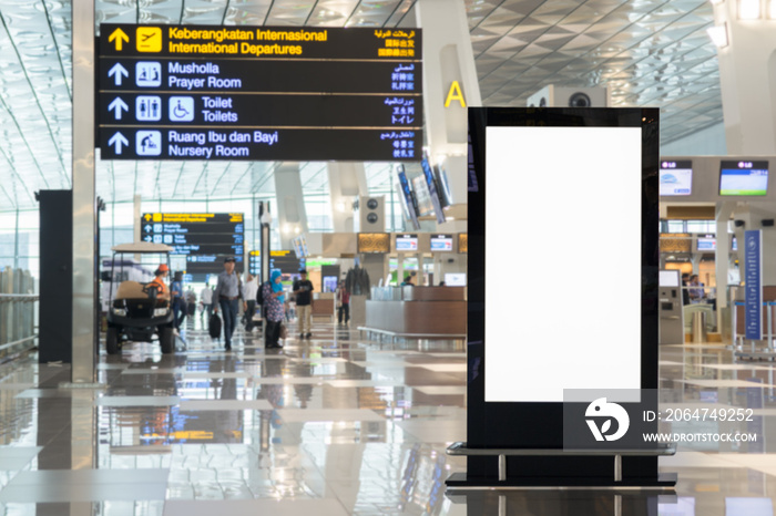 机场空白广告牌，实体海报媒体模板广告展示