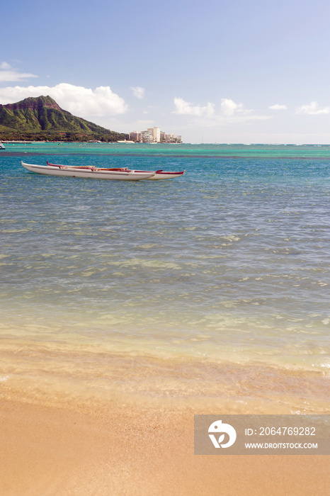 船漂浮在太平洋钻石头Oahu Waikiki夏威夷