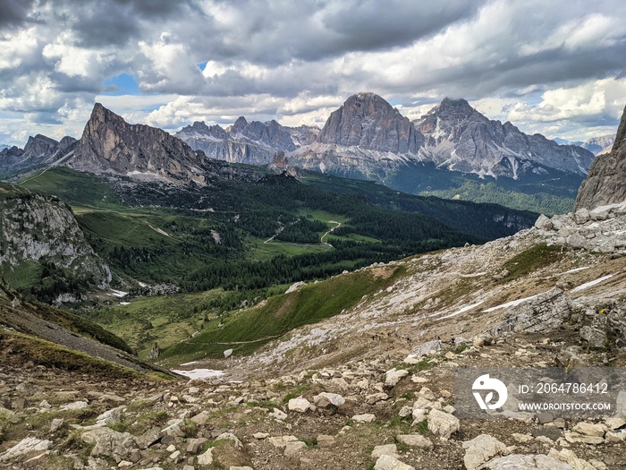 追踪Giau Pass Hochalpass，Passo di Giau在多洛姆多洛米蒂的热门旅游目的地