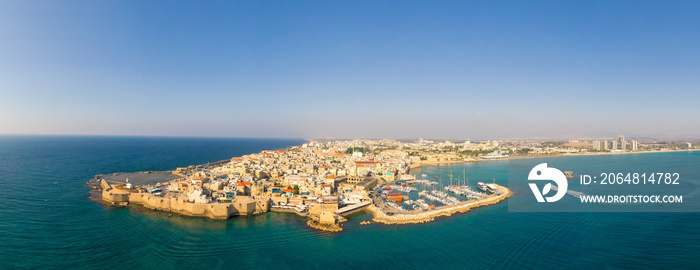 以色列阿克里老城和港口的航拍图像。