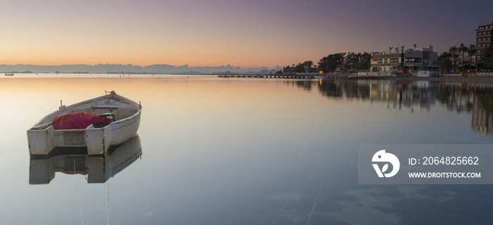 Mar Menor泻湖全景，来自西班牙穆尔西亚的Los Alcazares