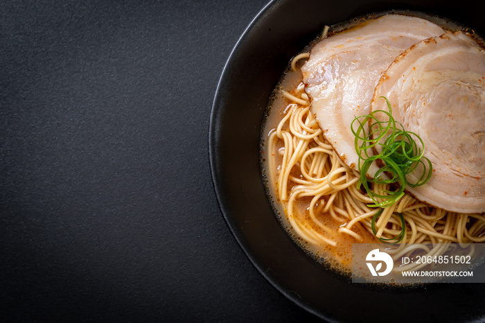 tonkotsu ramen noodles with chaashu pork