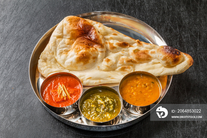 ナンとインドカレー　 Naan and three colors of India curry