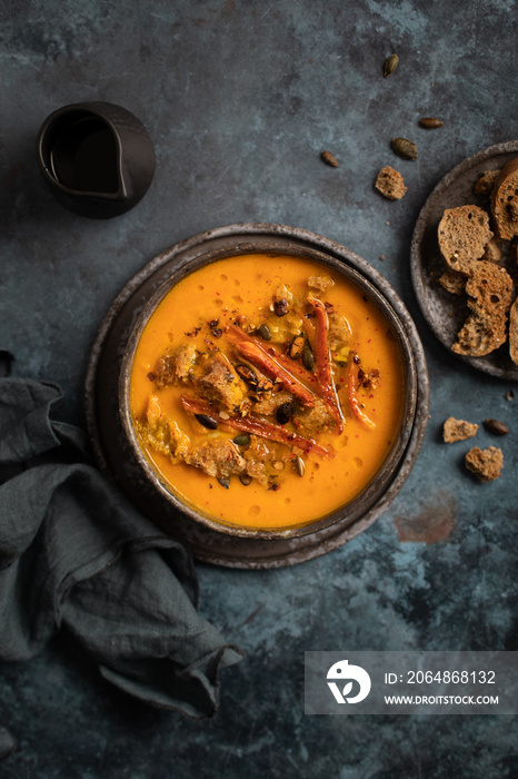 Soupe veloutée courge carottes épices et lait de coco