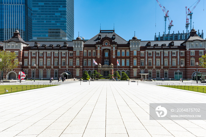 (東京都ｰ都市風景)青空の東京駅風景１