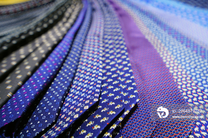 彩色蓝紫色丝绸领带