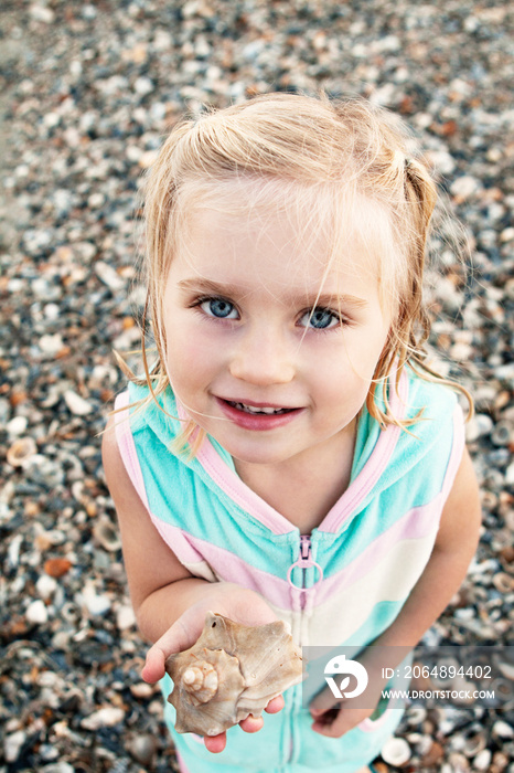 Portrait of girl (2-3) with seashell