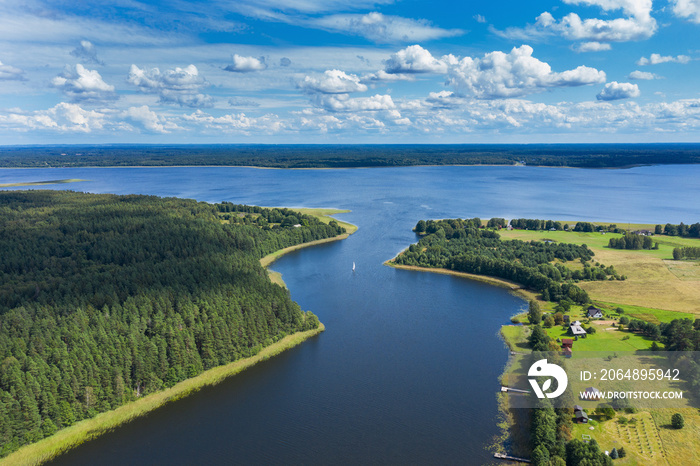 拉脱维亚西部的乌斯马湖。