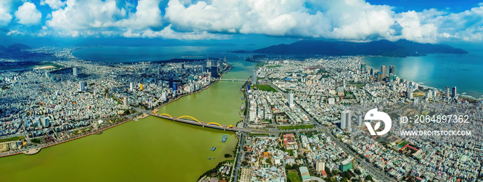 岘港市鸟瞰图，这是一个非常著名的旅游目的地。