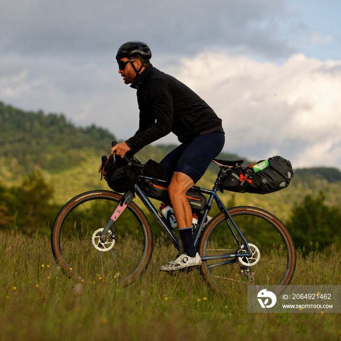 Gravel Bike dans le Vercors du côté de Presles dans la Alpes à la limite de la Drôme et de lIsère