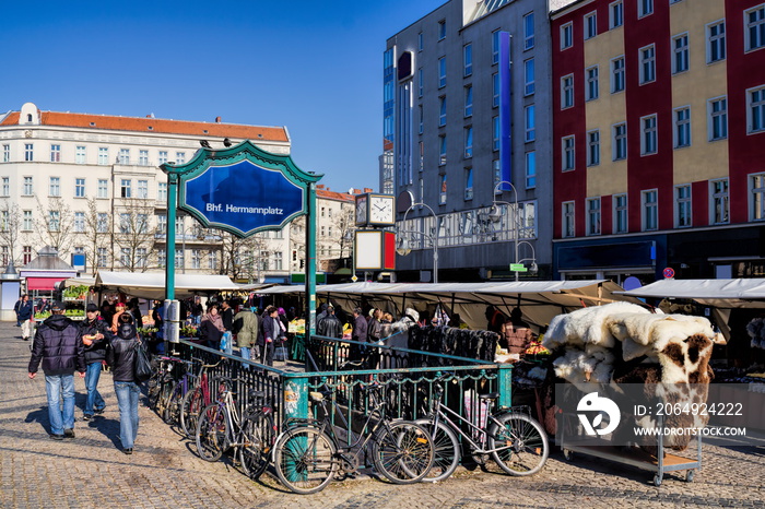 markt am hermannplatz in berlin, deutschland