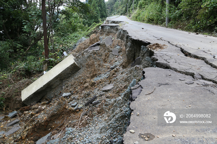 道路の土砂崩れ