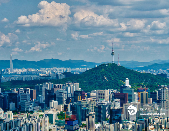 한국 서울시 도심과 남산 풍경