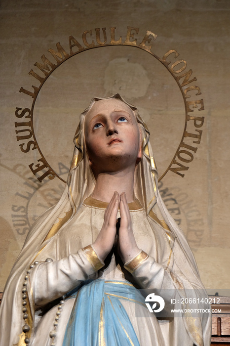 我是无原罪受孕者，卢尔德圣母，帕尔圣方济各哈维尔教堂的雕像