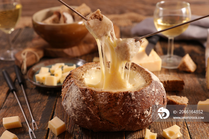 cheese fondue bread bowl with wine and bread