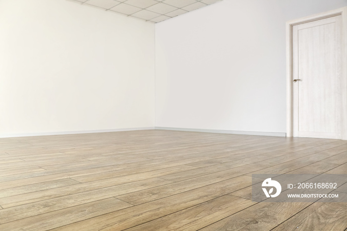 Empty room with clean laminate flooring