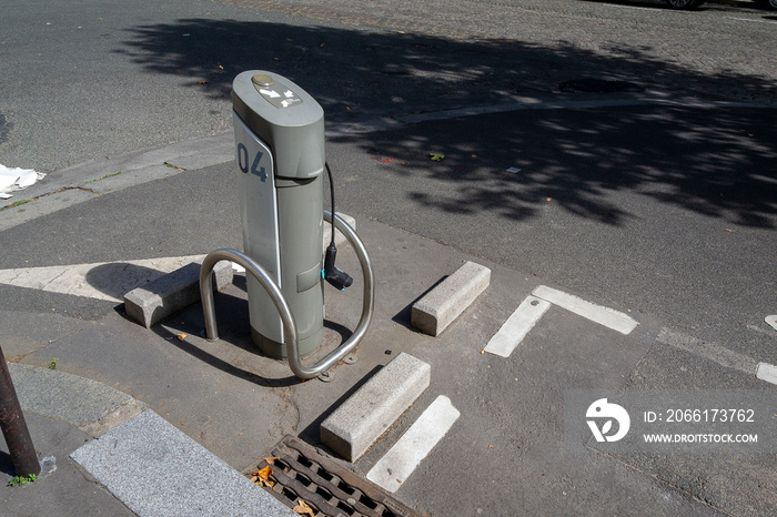 Emplacement pour recharge de voiture électrique – Paris