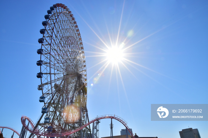 The Ferris wheel which the sunlight lights up