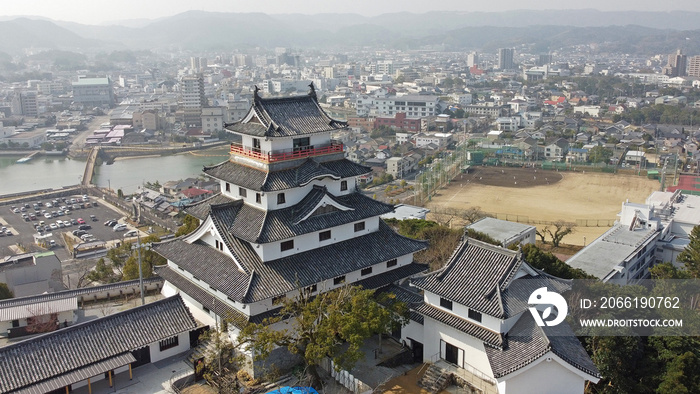 唐津城の本丸・模擬天守のドローン空撮